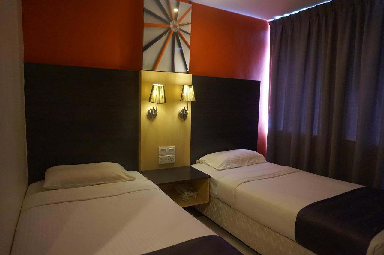 Oyo 786 The Citilite Hotel Куантан Екстериор снимка