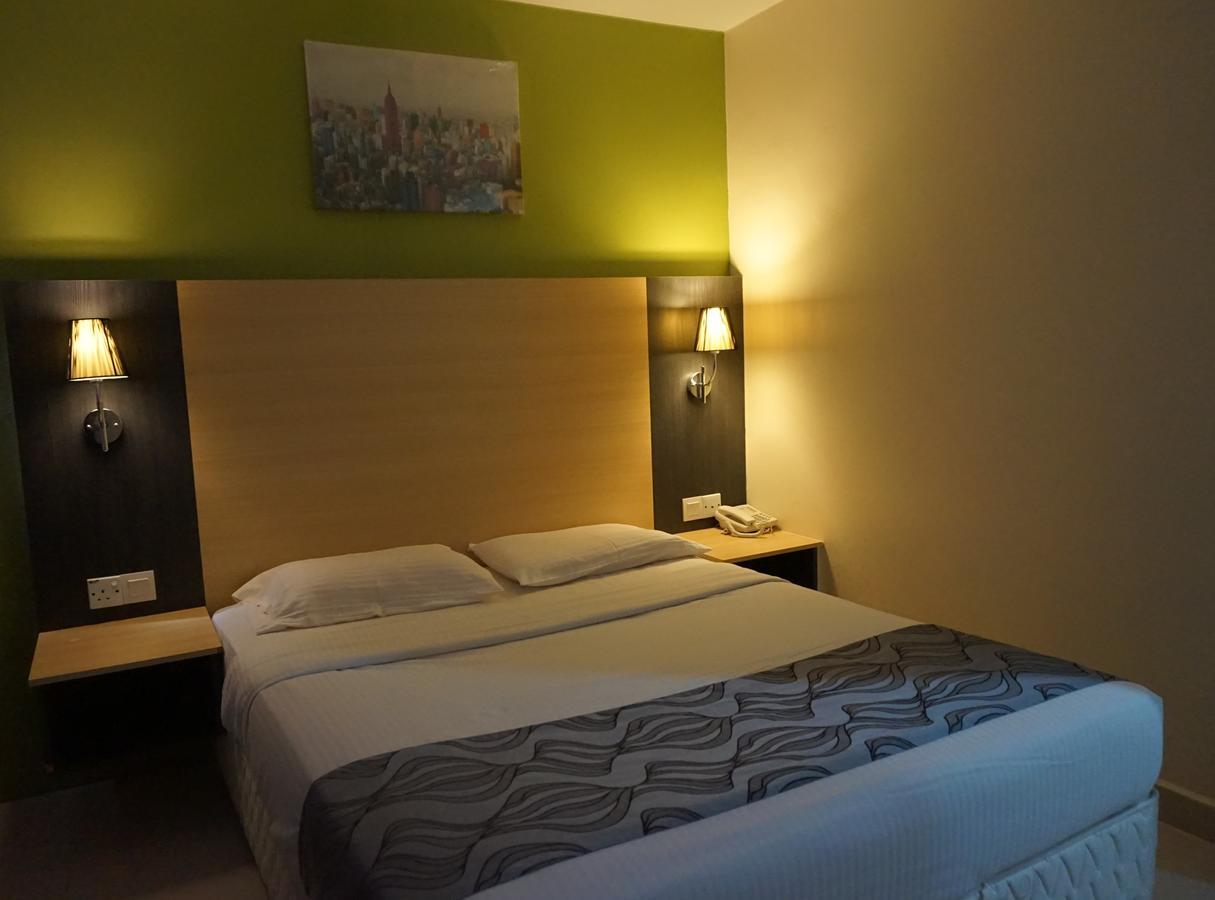 Oyo 786 The Citilite Hotel Куантан Екстериор снимка