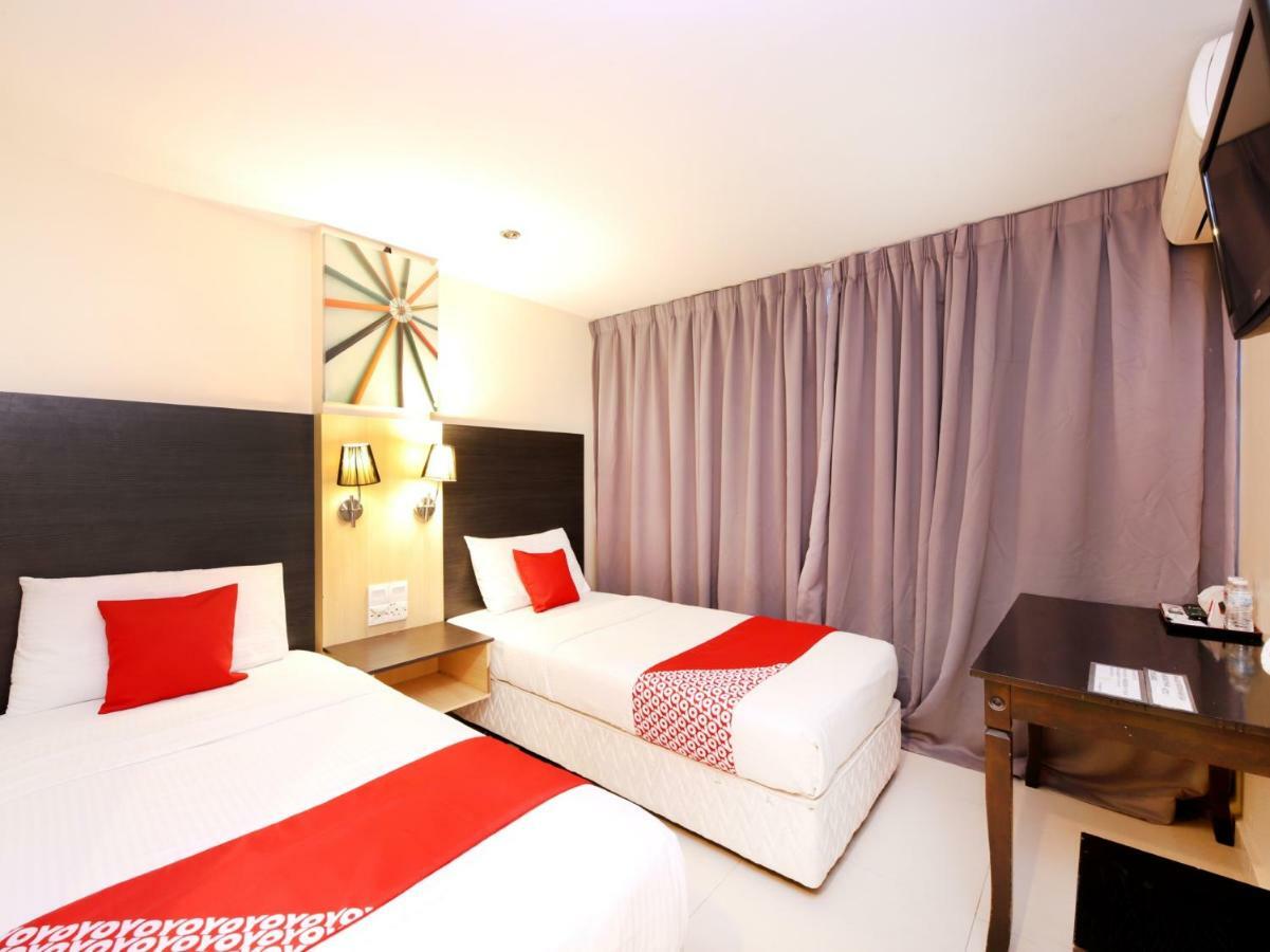 Oyo 786 The Citilite Hotel Куантан Екстериор снимка