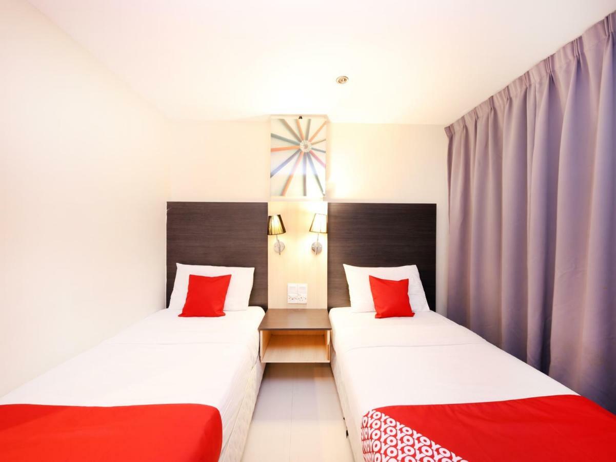 Oyo 786 The Citilite Hotel Куантан Екстериор снимка