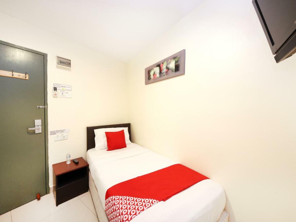 Oyo 786 The Citilite Hotel Куантан Екстериор снимка