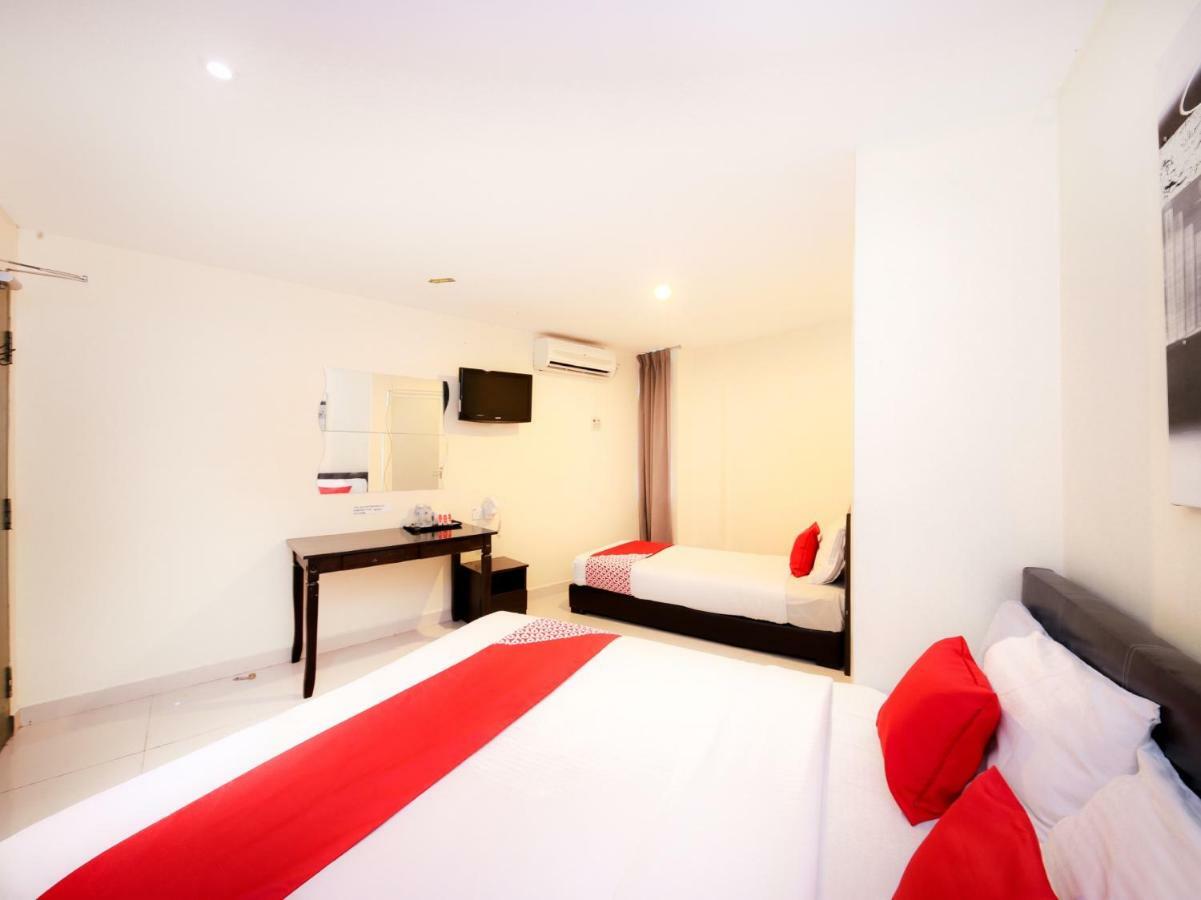 Oyo 786 The Citilite Hotel Куантан Екстериор снимка
