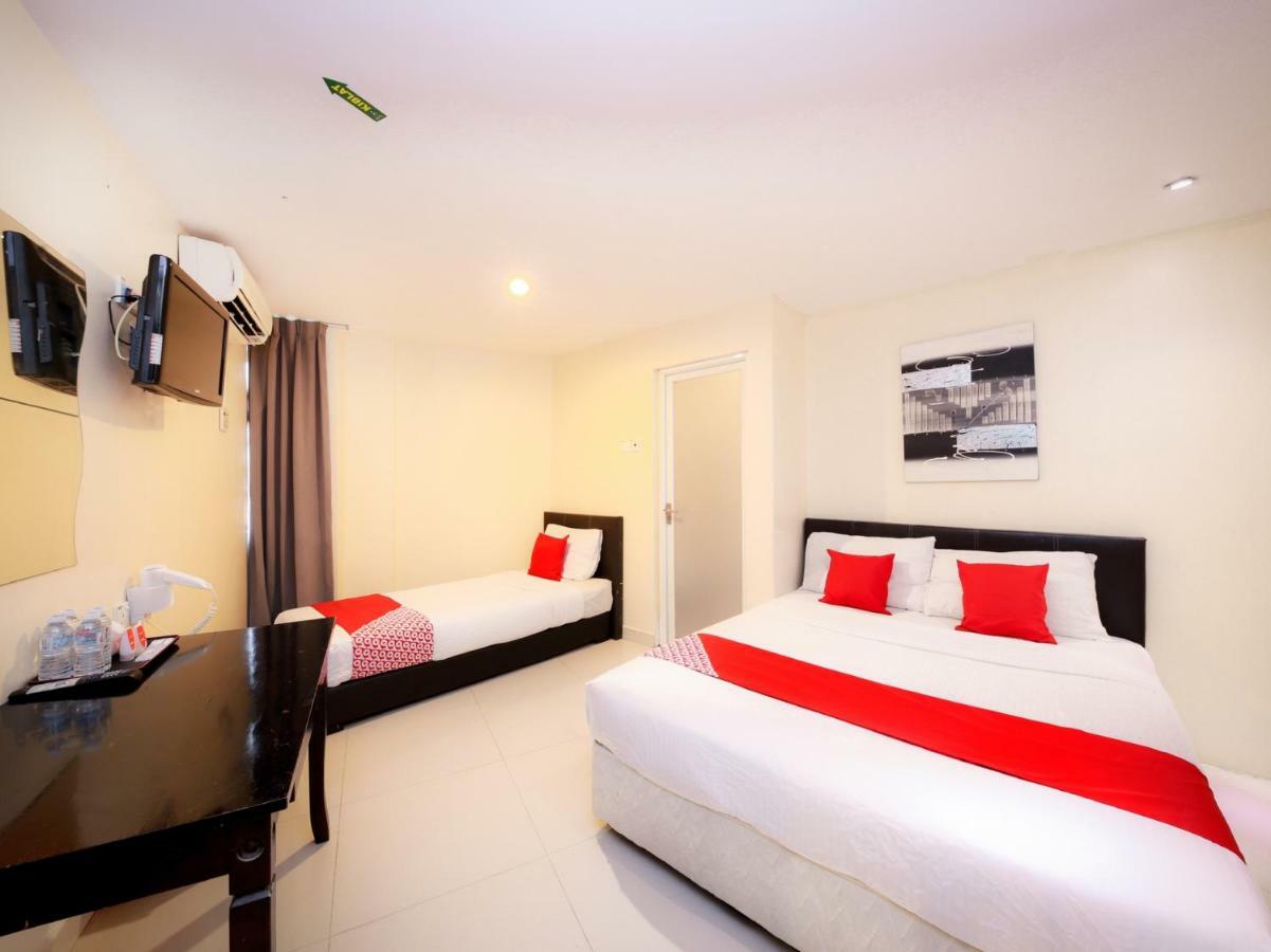 Oyo 786 The Citilite Hotel Куантан Екстериор снимка